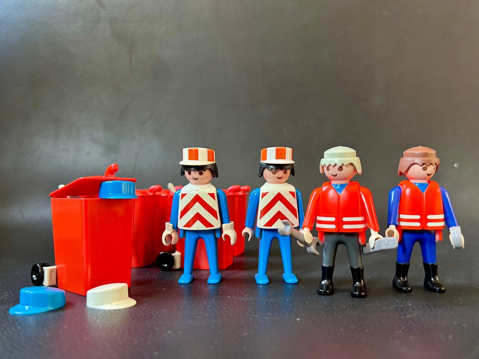 Figurines Playmobil avec outils et poubelles, Enlèvement, Comme neuf