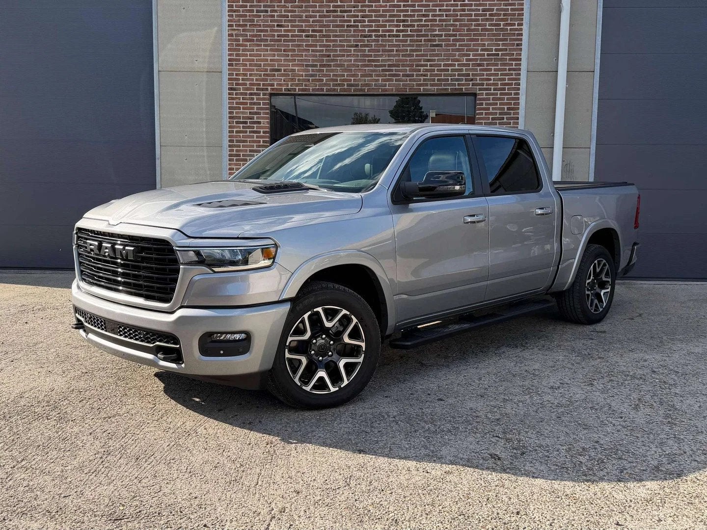 Dodge Ram Laramie sport 61.400,- excl btw (automaat), Auto's, Automaat, Overige kleuren, 309 kW, Nieuw