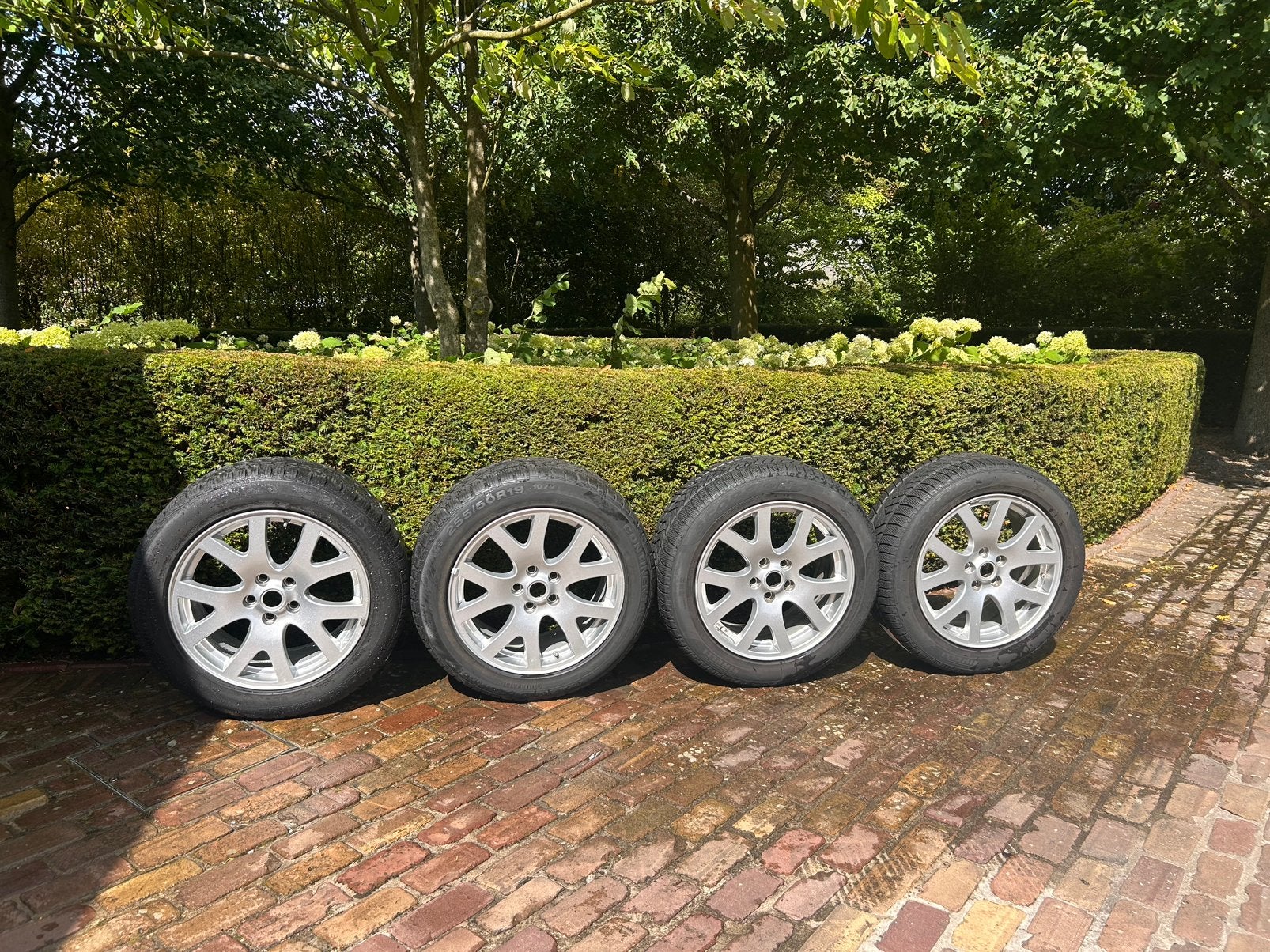 Land Rover 19” velgen met banden 255/50 R19 – set van 4, Auto-onderdelen, Ophalen, 19 inch, Band(en)