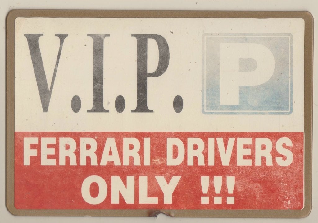 P. ancienne plaque métallique :  VIP Ferrari uniquement !!!!, Autos, Particulier, Achat