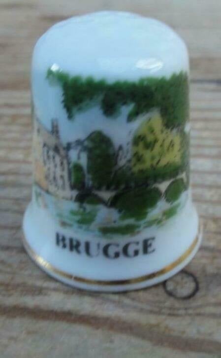 Porseleinen vingerhoedje Brugge, Verzamelen, Gebruikt, -, -, Ophalen of Verzenden