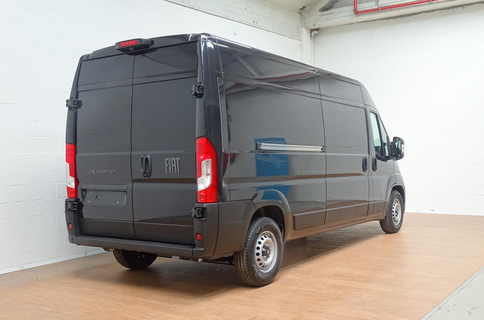 Fiat Ducato 2.2 BlueHDI 180 Maxi L3-H2 35 AT8, 4 deurs, Stof, 3000 kg, Zwart