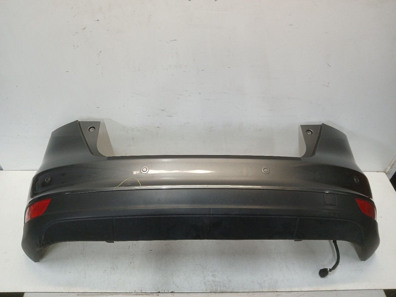 Bumper achter Ford Focus, Onderdelen@venauto.nl, Van der Ven Autorecycling B.V., Arrière, Ettenseweg 76, 4706 PB Roosendaal, The Netherlands