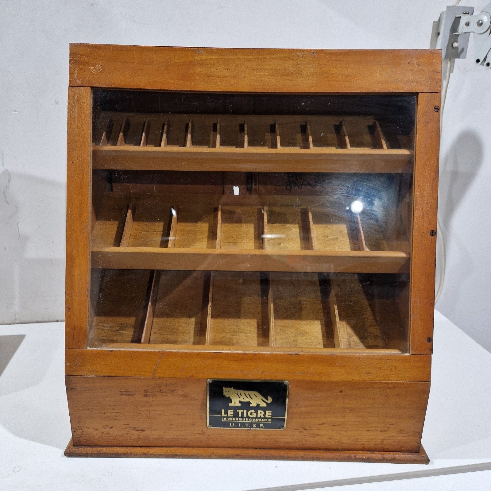 Le Tigre houten vintage display kast met lade en klapdeuren, Ophalen of Verzenden