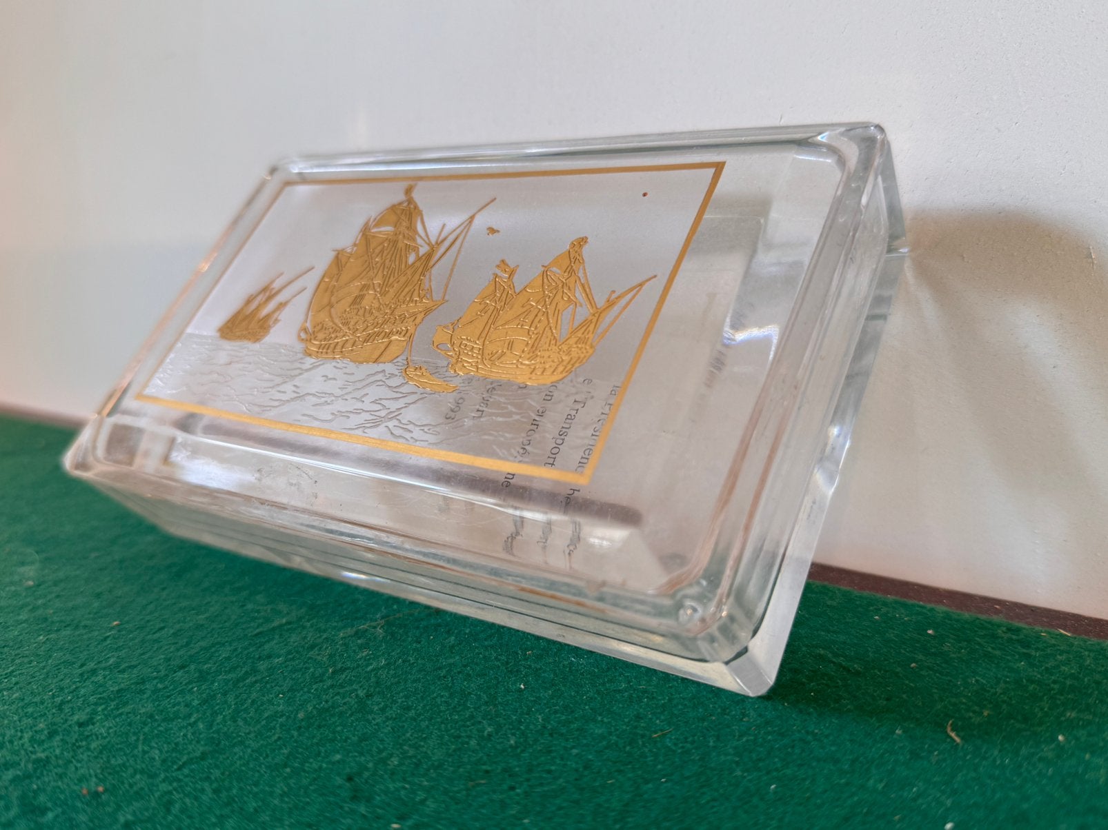 Coffret en verre Val Saint Lambert Les Trois Caravelles, Antiquités & Art, Enlèvement ou Envoi