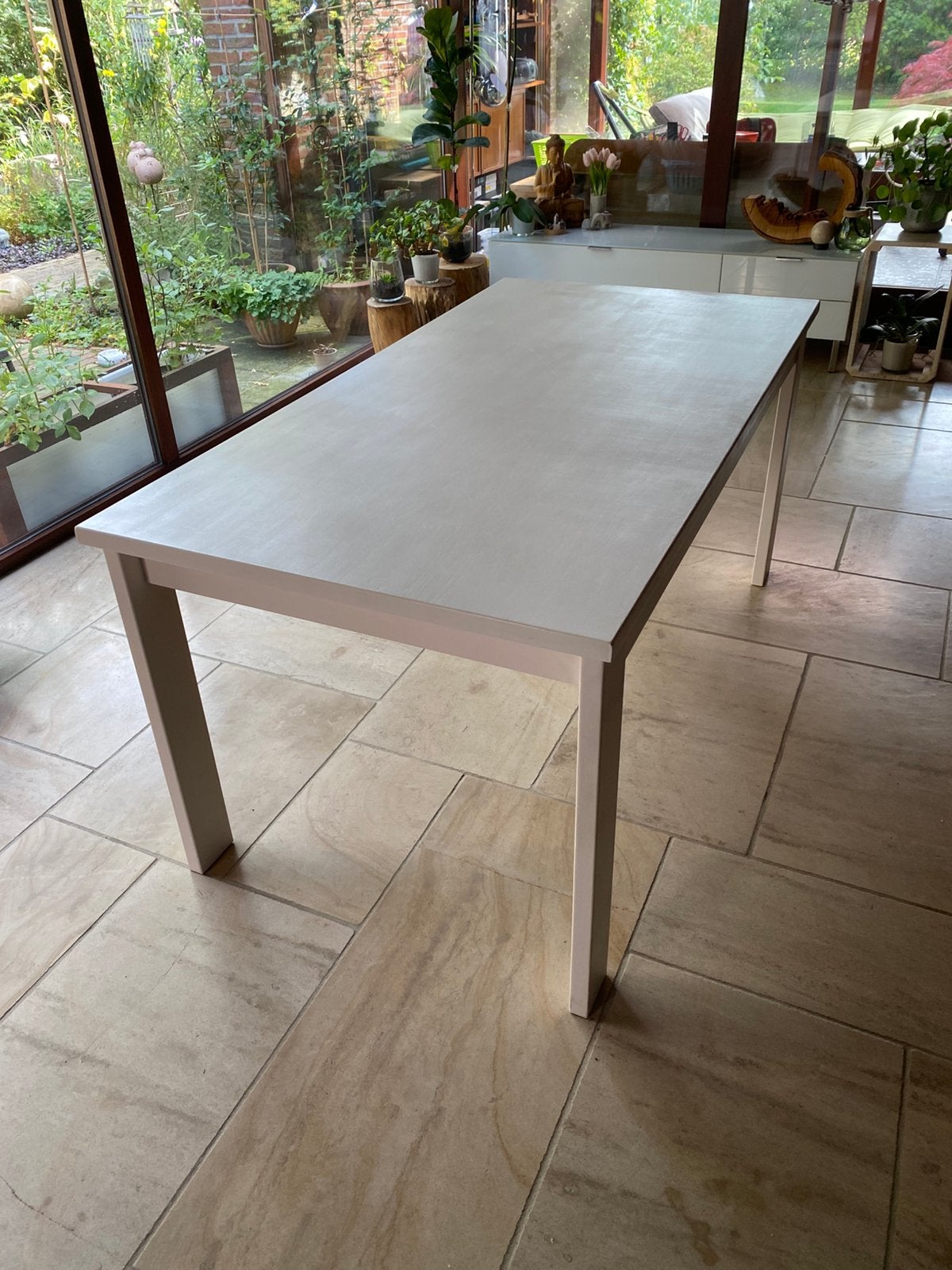 Wit geschilderde stevige tafel., Huis en Inrichting, Ophalen, 50 tot 100 cm, Zo goed als nieuw, Vijf personen of meer