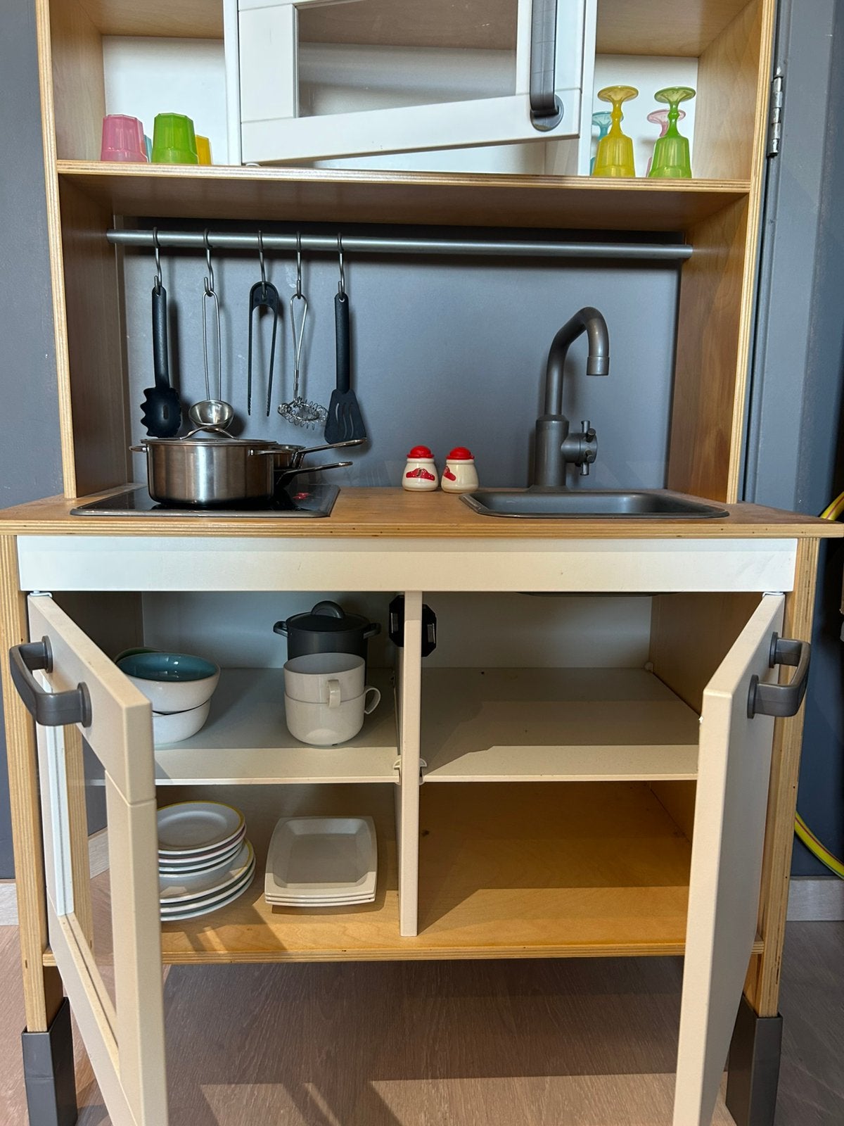 Cuisine ajustable en hauteur provenant de chez IKEA, Enlèvement, Comme neuf