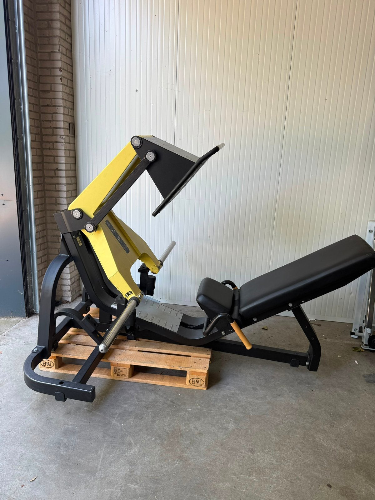 Technogym pure strength squat press / leg press / fitness, Sport en Fitness, Fitnessmaterialen, Ophalen, Zo goed als nieuw