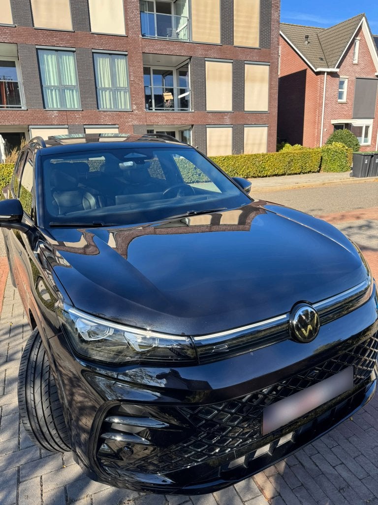 Volkswagen Tiguan R-Line| PANO | MASSAGE | Garantie 2029, Automaat, Dealer onderhouden, Zwart, Zwart