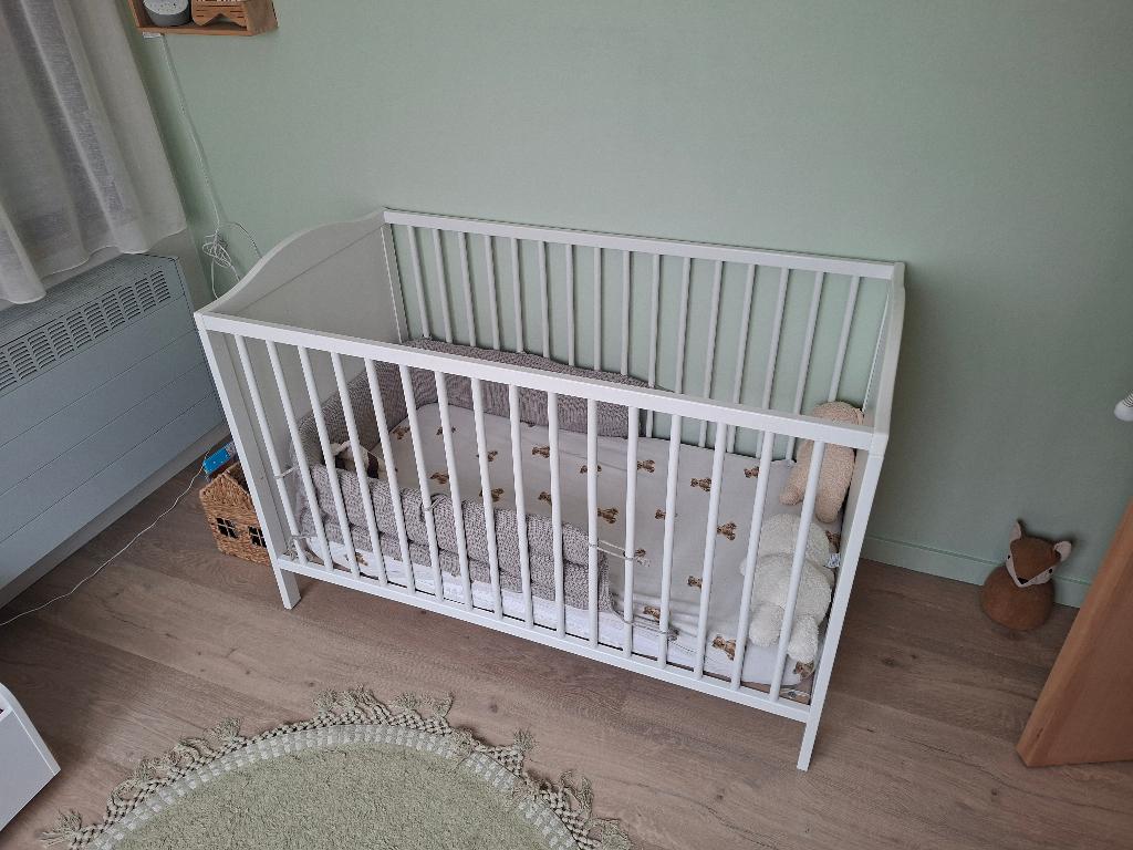 Babybed Ikea, Kinderen en Baby's, Babywiegjes en Ledikanten, Ophalen, Zo goed als nieuw, Ledikant