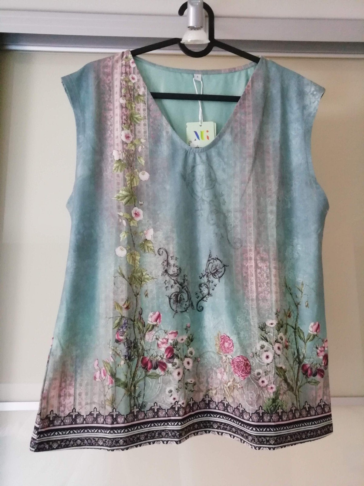 Bloesje met bloemetjes print, maat S, nieuw, Vêtements | Femmes, Tops, Enlèvement ou Envoi, Taille 36 (S)
