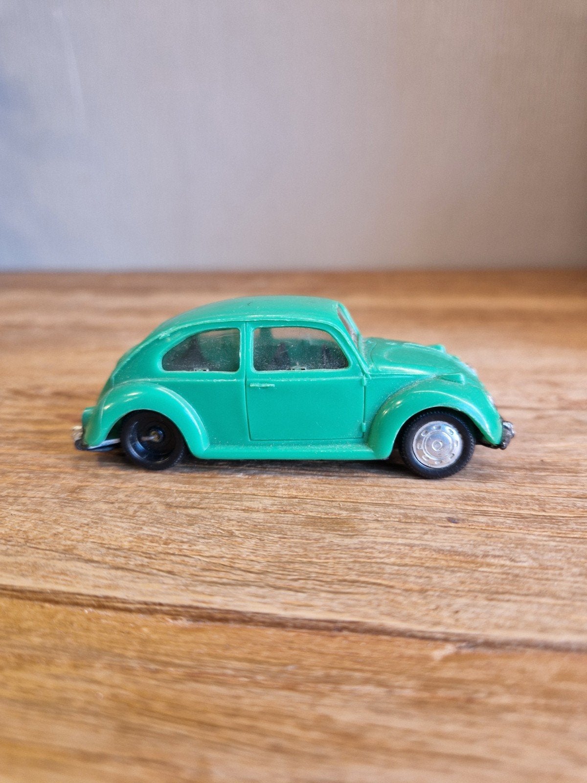 Norev 1/43 plastiek volkswagen 1300 kever, Ophalen of Verzenden, Norev