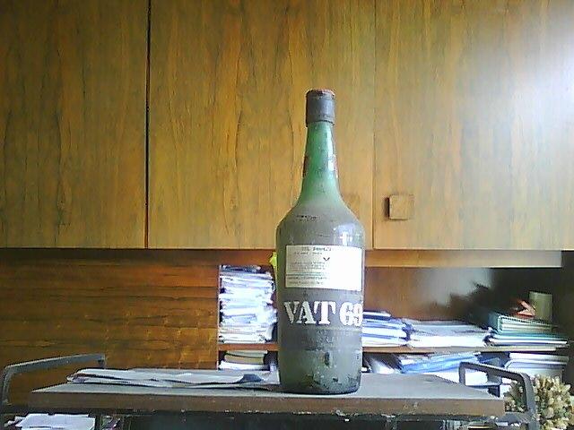Vintage fles Vat 69 whisky – Ets Fourcoy – 14/10/1974, Verzamelen, Ophalen of Verzenden, Nieuw, Overige gebieden, Overige typen