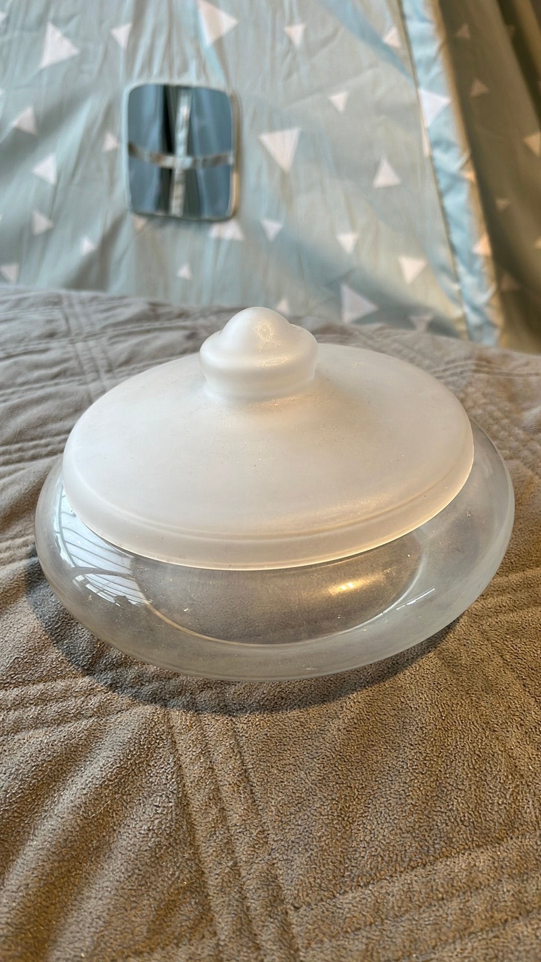 Klassieke glazen bonbonpot Ideaal voor pralines of snoepgoed, Maison & Meubles, Verre, Enlèvement, Comme neuf, Avec couvercle