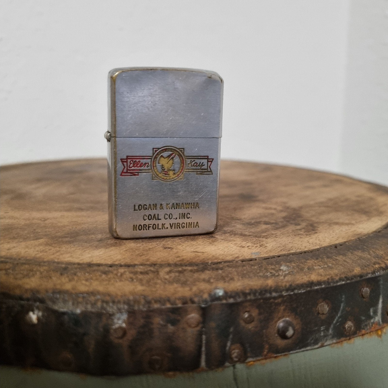 Oude zippo uit 1957. Ellen Kay. Originele insert., Verzamelen, Rookartikelen, Aanstekers en Luciferdoosjes, Ophalen, Gebruikt