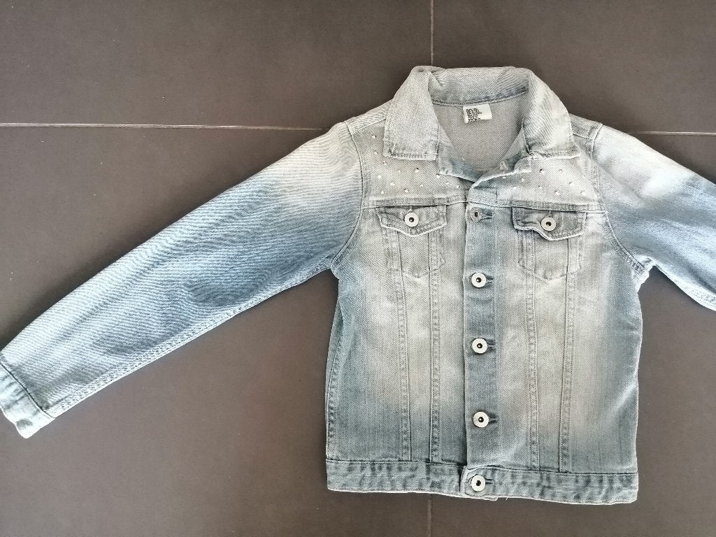 mooi jeansjasje meisjes 9 jaar, Kinderen en Baby's, Kinderkleding | Maat 134, Ophalen of Verzenden, Zo goed als nieuw, Meisje