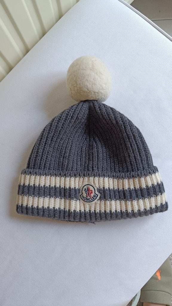 Bonnet femme Moncler, Taille 38/40 (M), Enlèvement ou Envoi, Moncler, Porté
