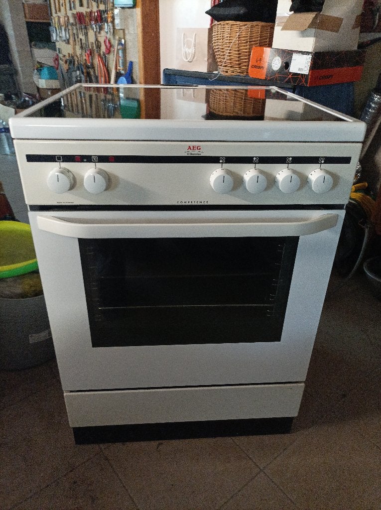 Cuisinière vitrocéramique AEG Competence, Electroménager, Cuisinières, Neuf, Encastré, 4 zones de cuisson, 85 à 90 cm, 45 à 60 cm
