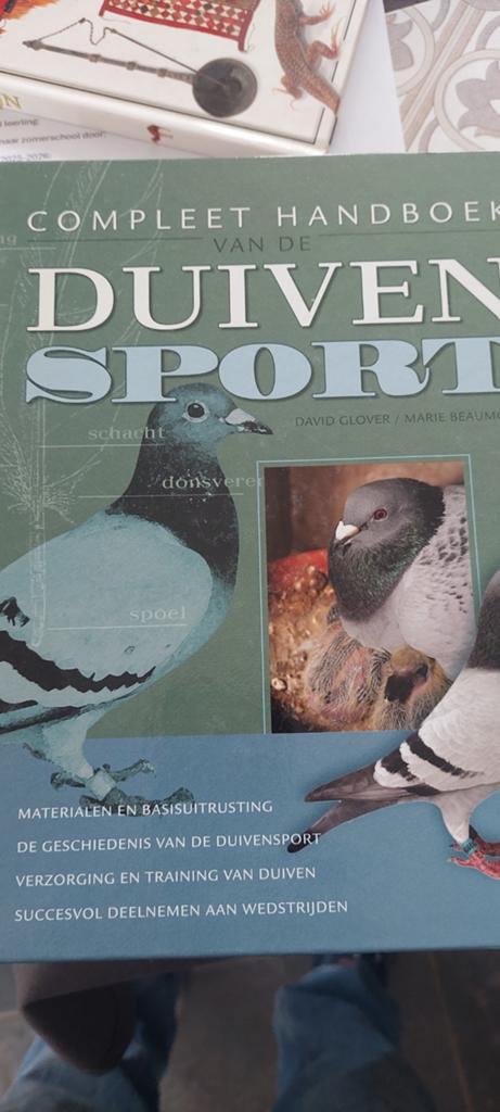 D. Glover - Compleet handboek van de duivensport, Boeken, Ophalen of Verzenden, D. Glover; M. Beaumont