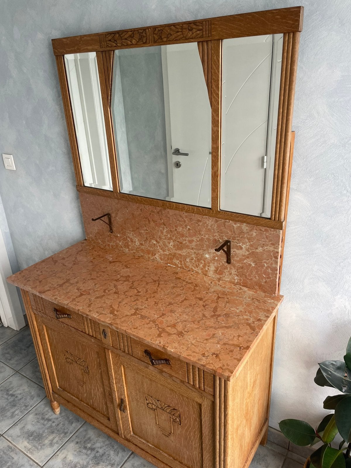 Art deco kast, met mooi houtsnijwerk , in goede staat, Antiek en Kunst, Antiek | Meubels | Kasten, Ophalen