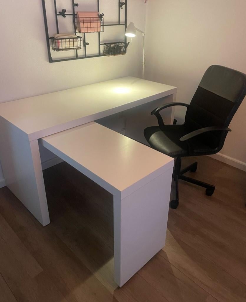 Wit bureau + bureaustoel, Huis en Inrichting, Bureaus, Gebruikt, Duo-bureau, Overige merken, Modern, Wit, Demontabel, Ophalen