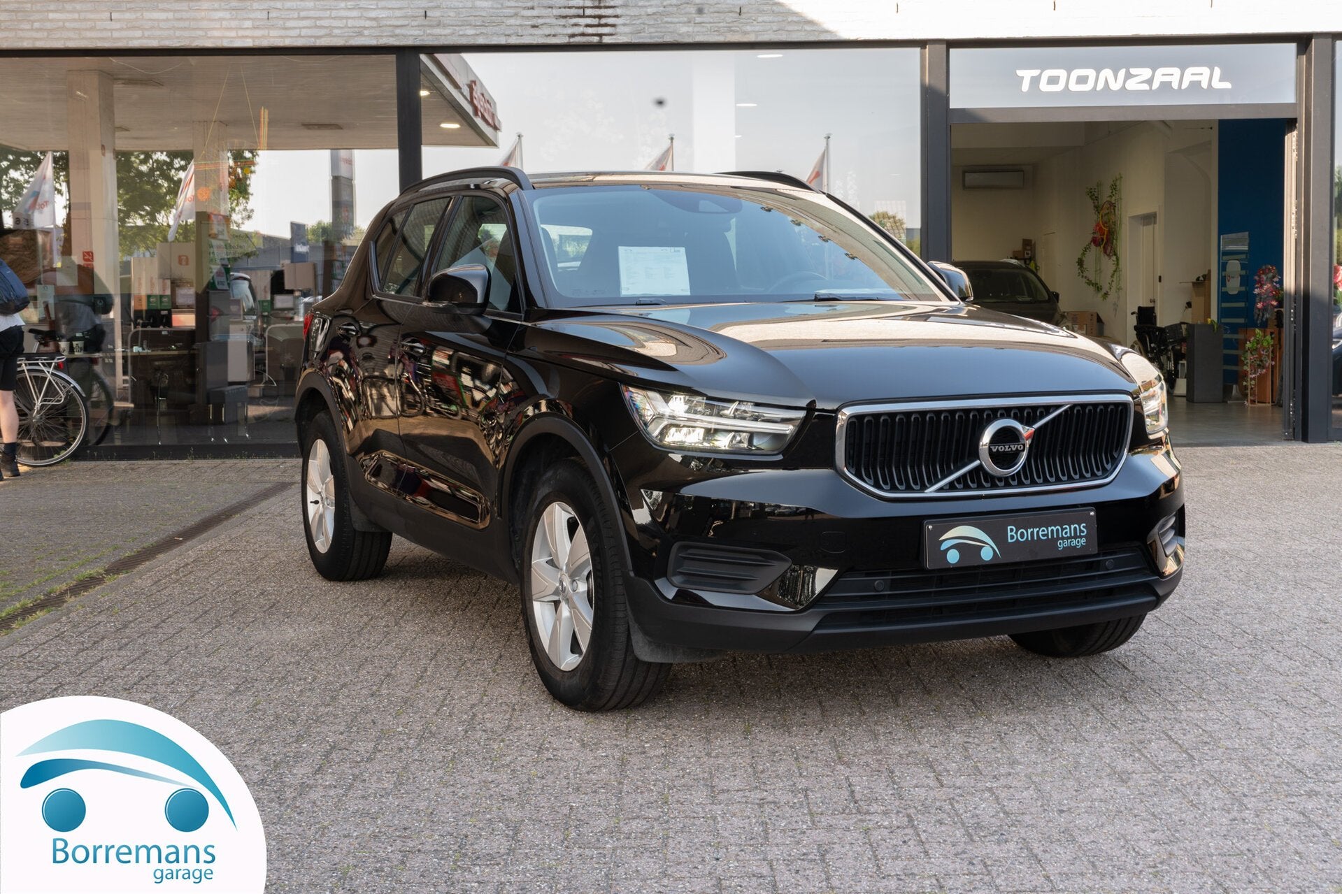 Volvo XC 40 Momentum Core | CarPlay | Navi | Parkeersensoren, Auto's, Volvo, 0 kg, 4 cilinders, 0 kg, Zwart
