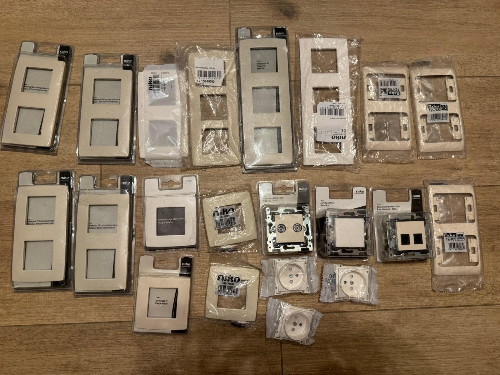 Set afdekplaten Niko, Ophalen, Nieuw, Stopcontact
