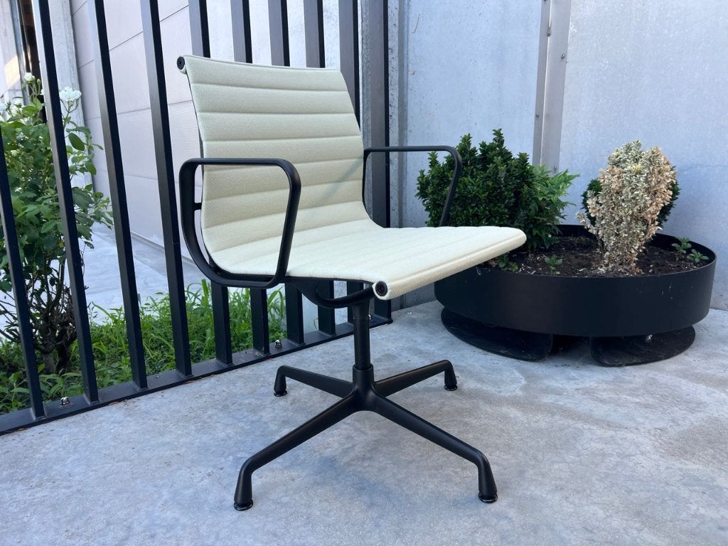 Vitra Eames EA108 bureaustoel, Verzenden, Zo goed als nieuw, Bureaustoel