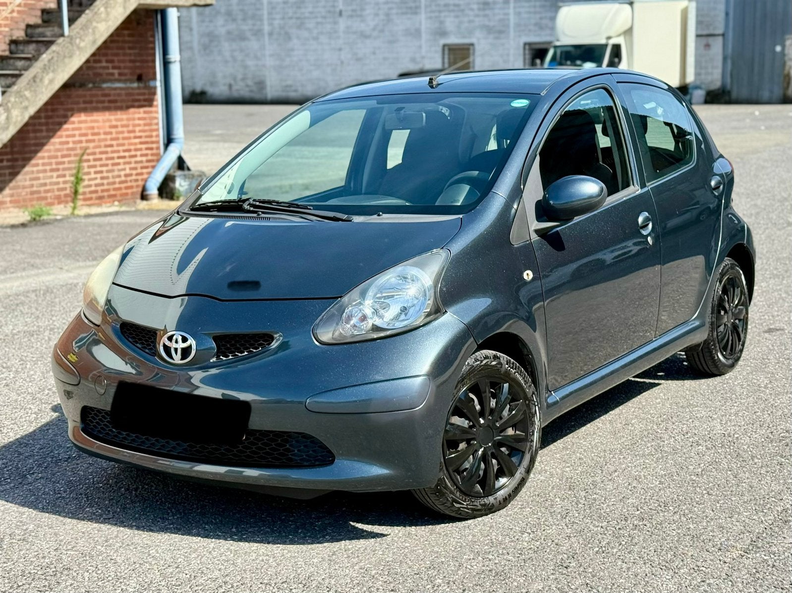 Toyota Aygo 1.0 Essance 5 porte voiture prope, Autos, Toyota, Achat, 4 portes, Boîte manuelle, Noir