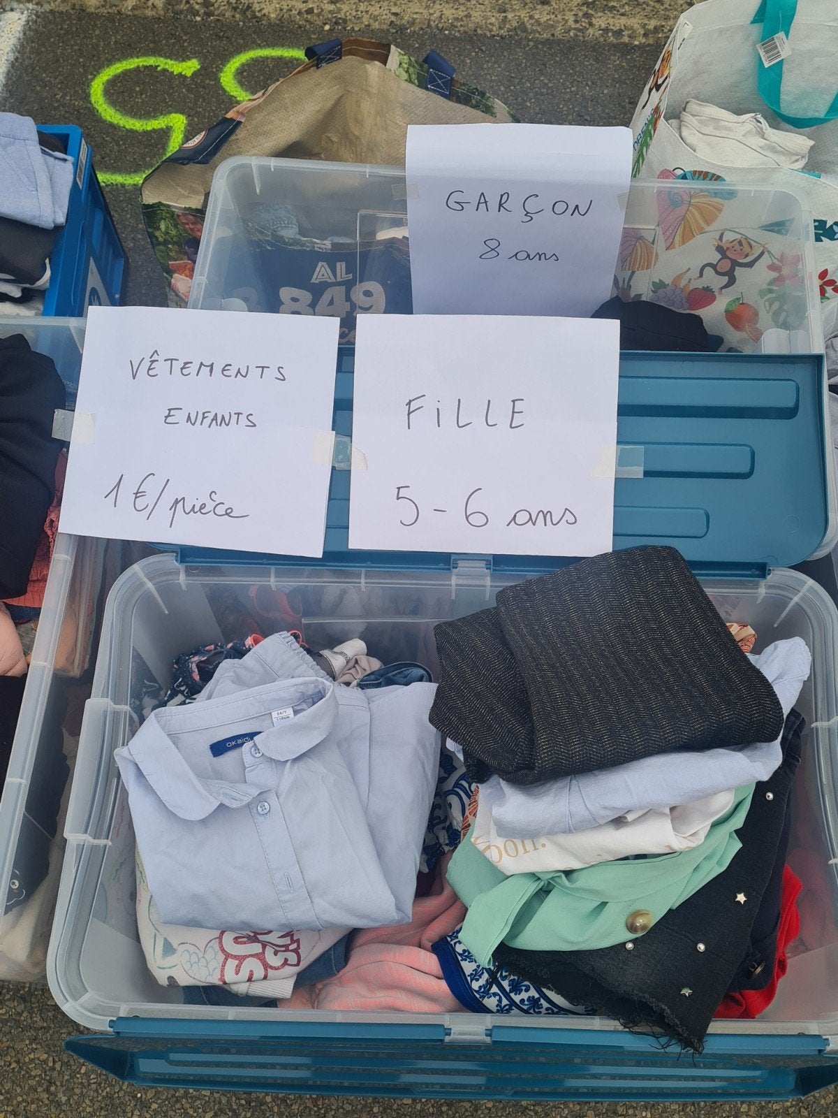 vêtements enfants dont certains jamais mis, Enlèvement