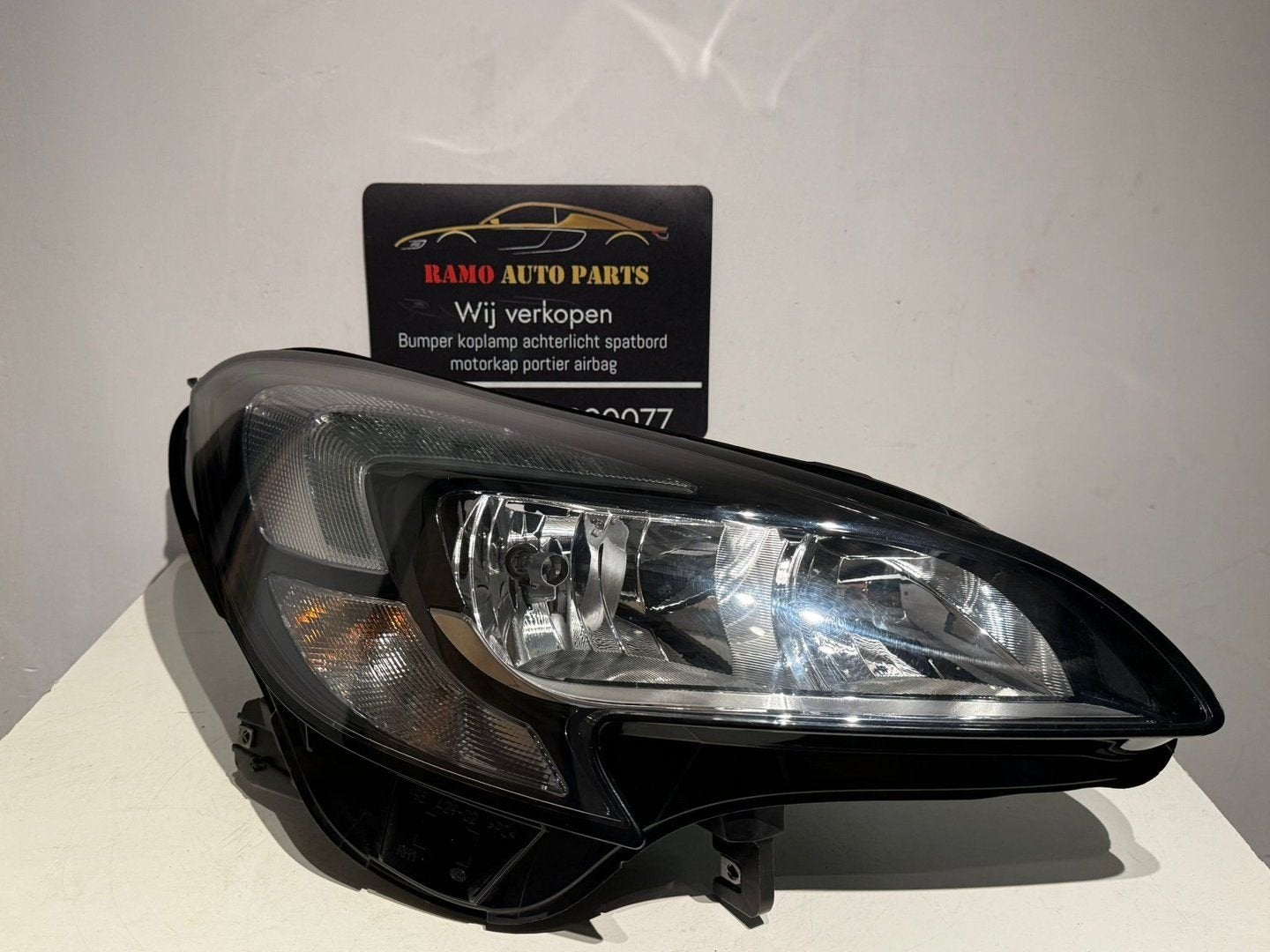 OPEL CORSA E HATCHBACK KOPLAMP RECHTS 13381344, Gebruikt, -, -, Opel