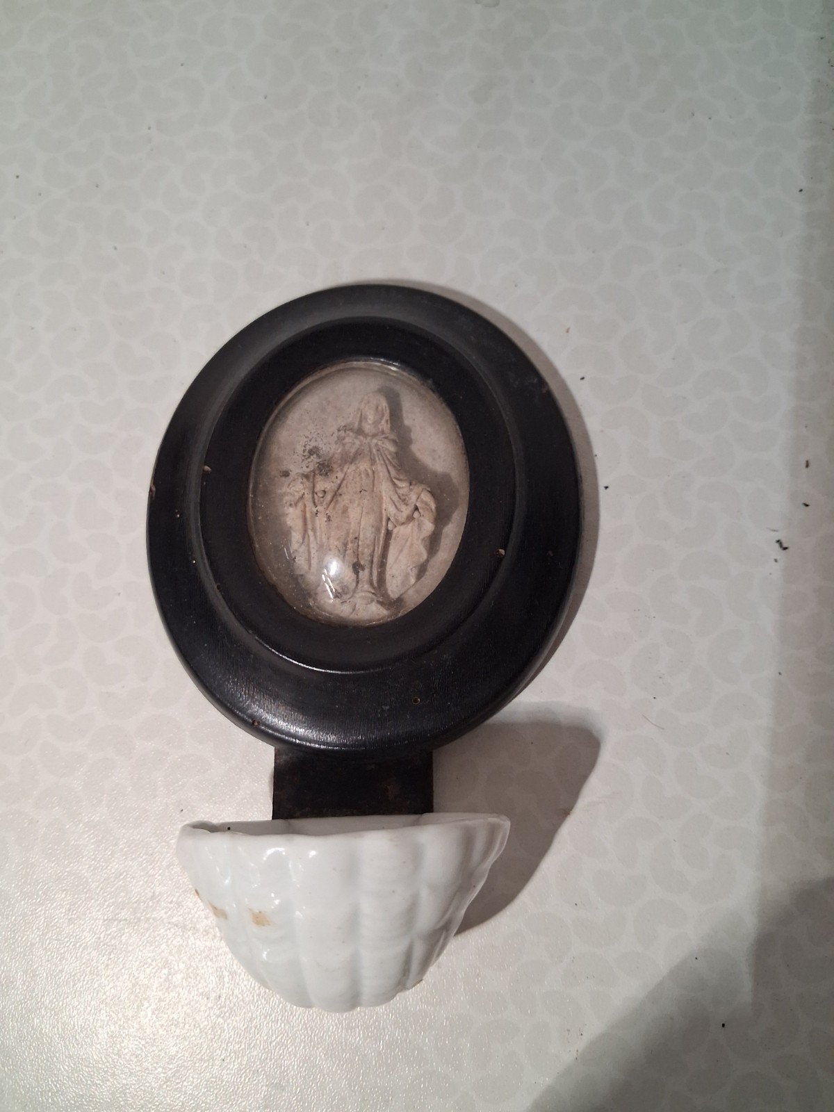 religieus medaillon H.M.Maria met porselein wijwatervat, Verzamelen, Ophalen of Verzenden
