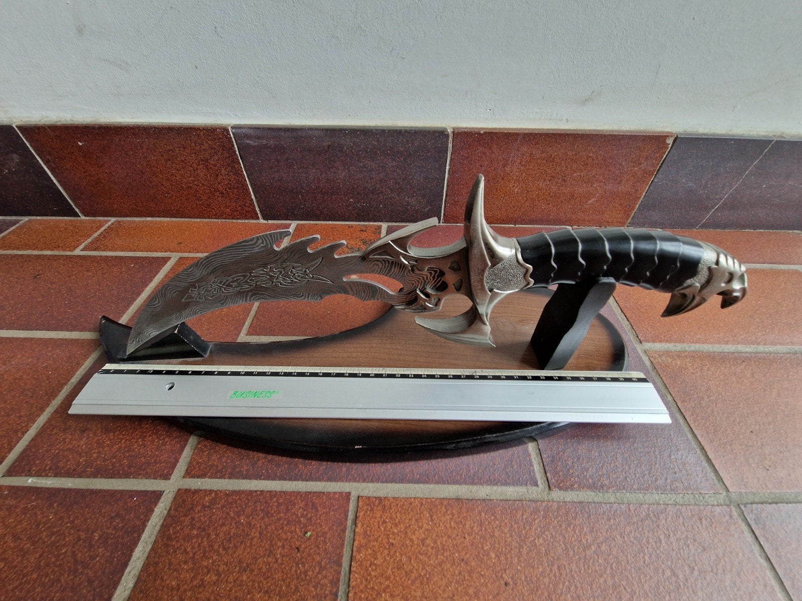decoratieve dolk met standaard, Antiek en Kunst, Ophalen