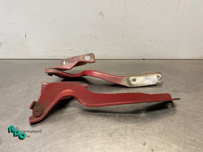 Motorkap Scharnier van een Nissan Qashqai (Qashqai 07-), Auto-onderdelen, Gebruikt, -, -, Ophalen of Verzenden
