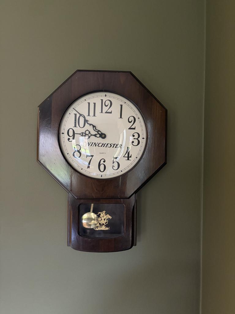 Horloge murale "Winchester", Enlèvement, Utilisé, Analogique, Horloge murale