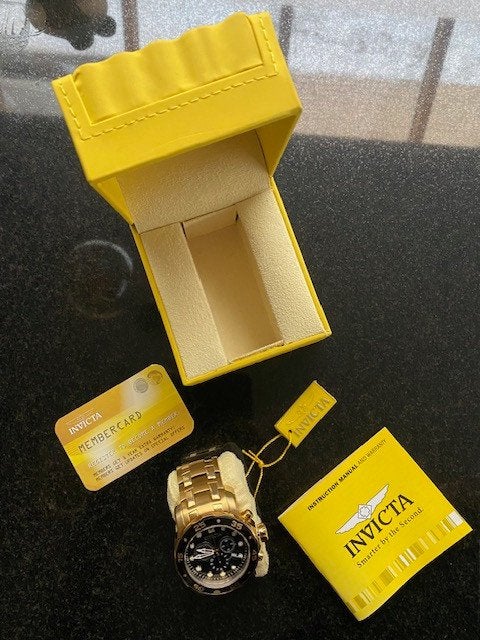 Horloge INVICTA Gold big perfecte staat, Staal, Staal, Polshorloge, Ophalen of Verzenden