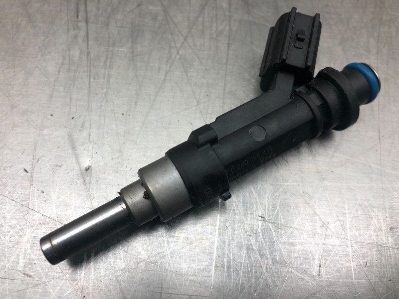 INJECTOR BRANDSTOF Toyota Yaris III (P13) (|2320947010|), Gebruikt, Toyota