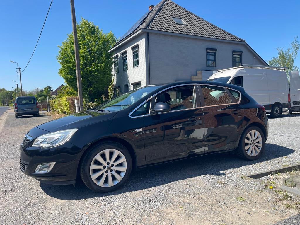 Opel Astra 1.6i Essence,Cosmo,Airco,Cuir,Cruise,Radar,..., Autos, Opel, Cuir, Euro 5, Achat, Boîte manuelle