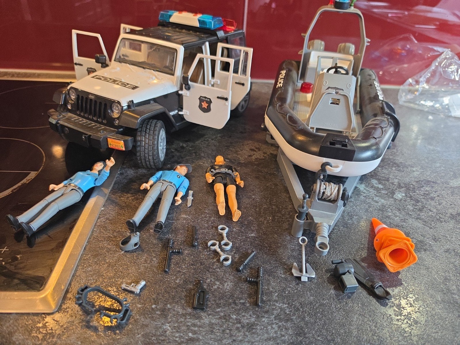 Lot Bruder Police – Jeep Wrangler + bateau + remorque + 3, Enfants & Bébés, Jouets | Véhicules en jouets, Enlèvement