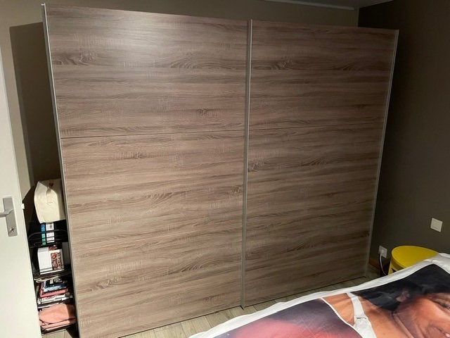 Armoire de chambre à couché  2 portes glissantes, Enlèvement, Comme neuf, Armoire brun foncé moderne