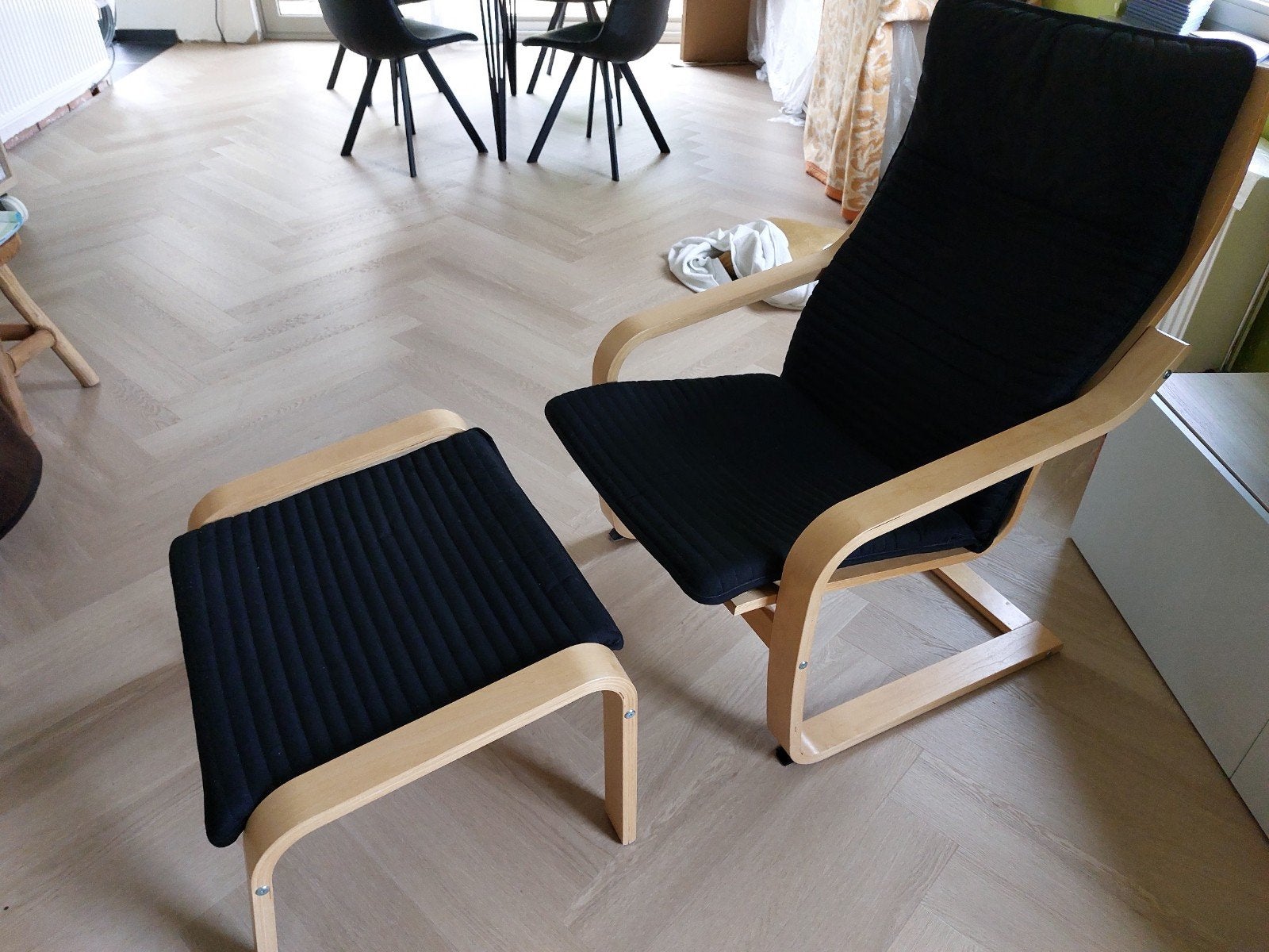 ikea,POÄNG fauteuil met bijpassende voetenbank zwart, Ophalen, Zwart, Zo goed als nieuw, Hout