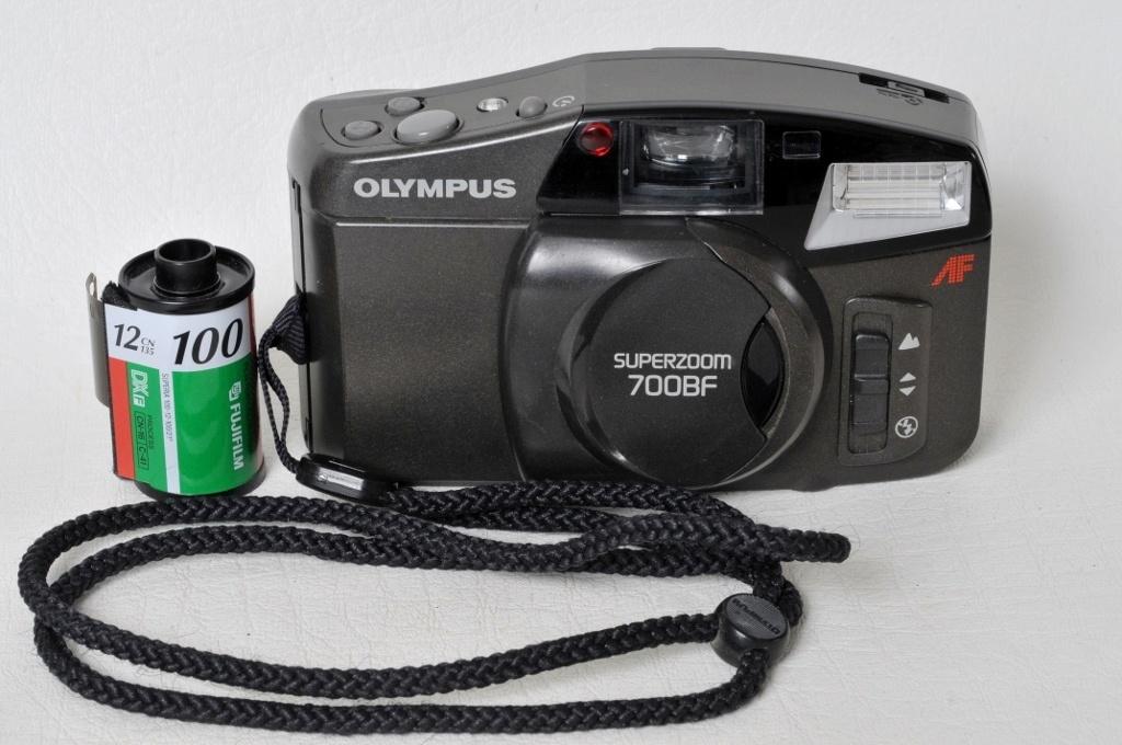 Olympus Superzoom 700 BF + de zilveren behuizing, Ophalen of Verzenden, Gebruikt, Compact, Olympus