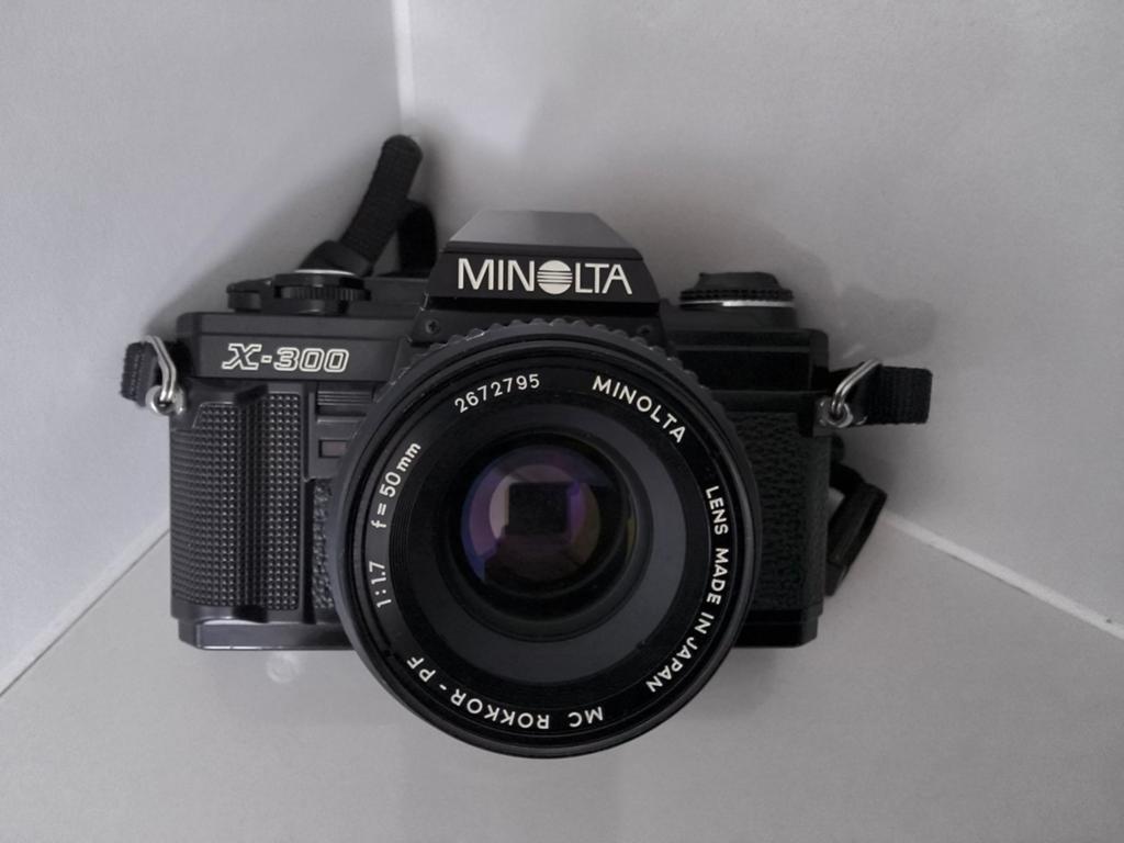 Appareil photo Minolta X300 avec objectif MC 50 mm 1:1.7 et, TV, Hi-fi & Vidéo, Enlèvement ou Envoi, Comme neuf, Reflex miroir