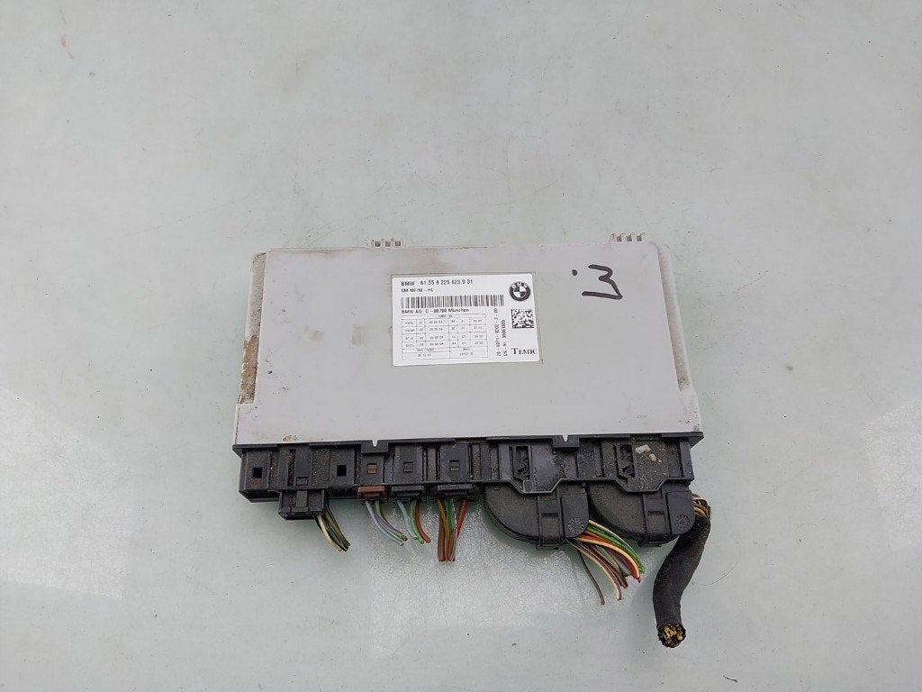 ORDINATEUR SIEGE BMW 5 serie Touring (F11) (01-2009/02-2017), Utilisé, BMW, Petuelring 130
80809  München, DE, Bayerische Motoren Werke AG