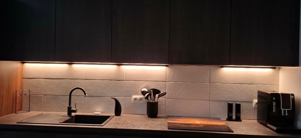 Bande LED d'éclairage d'armoire de cuisine 4 pièces + pilote, Dimmable, Enlèvement ou Envoi, Comme neuf, Gris