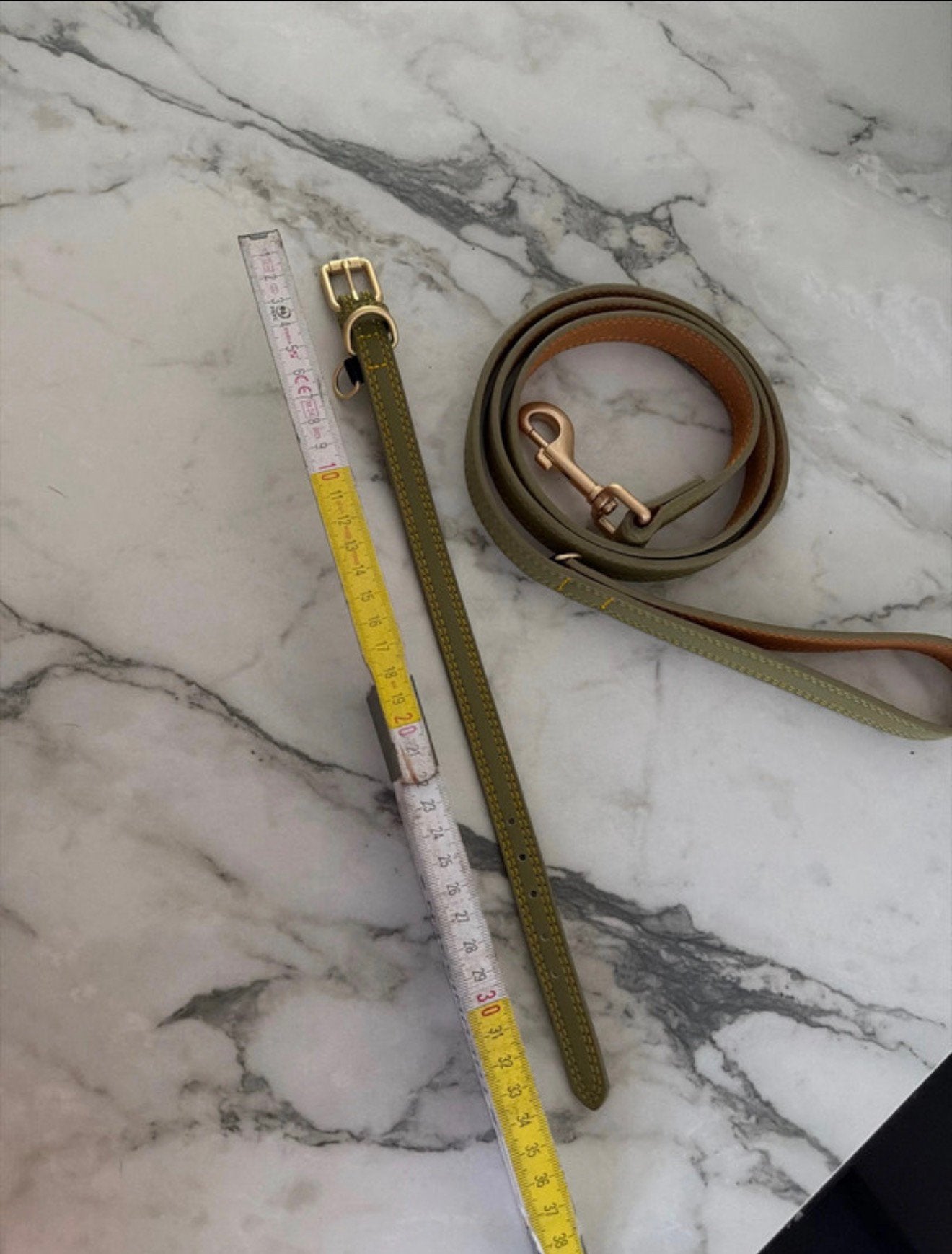 halsband en riem uit leder, Dieren en Toebehoren, Hondenriemen, Ophalen, Zo goed als nieuw