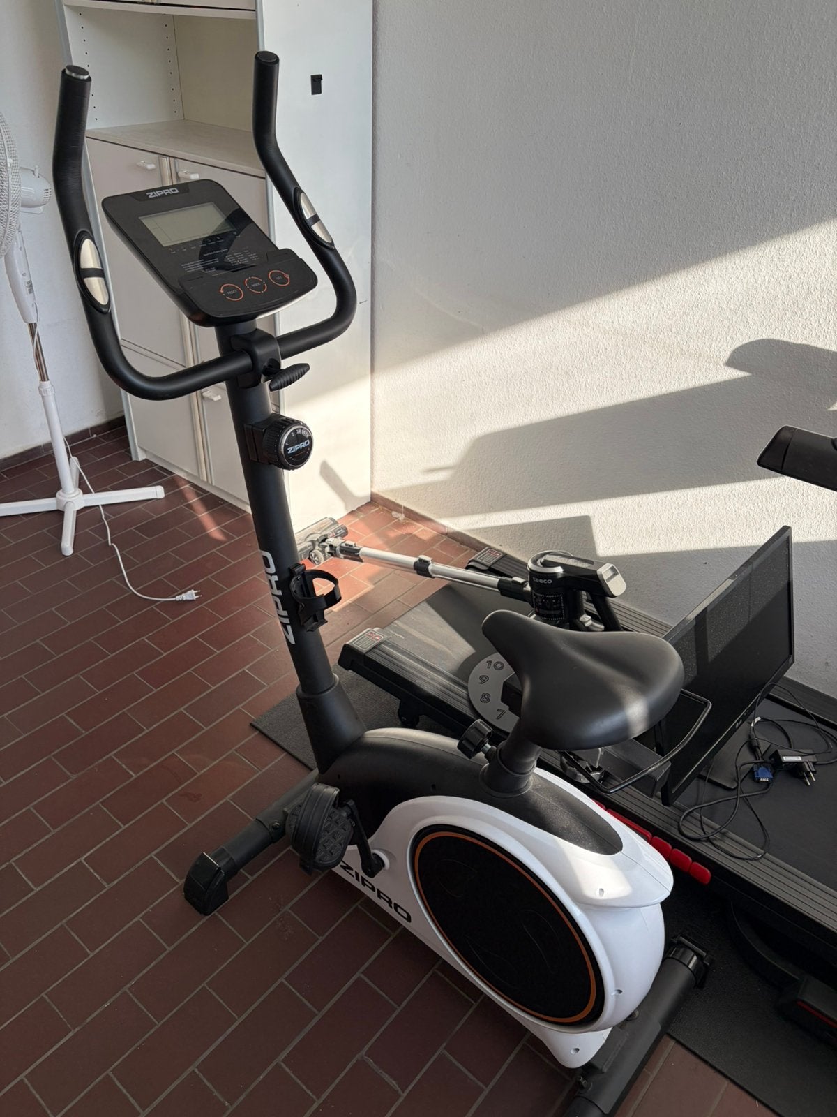 Hometrainer, Sport en Fitness, Ophalen, Zo goed als nieuw, Hometrainer