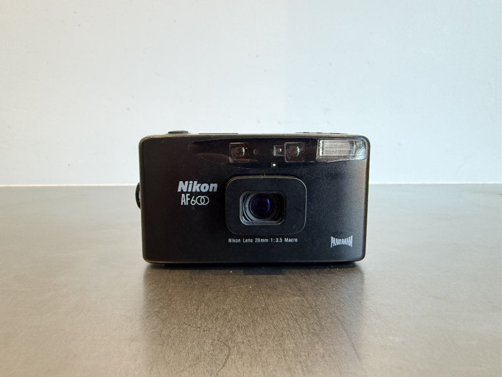 Nikon AF600 – 28mm f/3.5, Audio, Tv en Foto, Ophalen of Verzenden, Gebruikt, Compact, Nikon