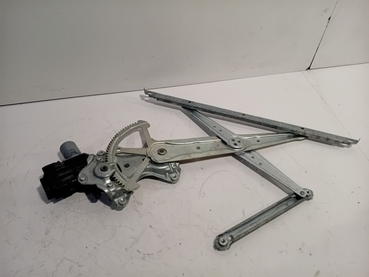 Raammechaniek elektrisch links achter Lexus ES, Onderdelen@venauto.nl, Van der Ven Autorecycling B.V., Gebruikt, Ettenseweg 76, 4706 PB Roosendaal, The Netherlands