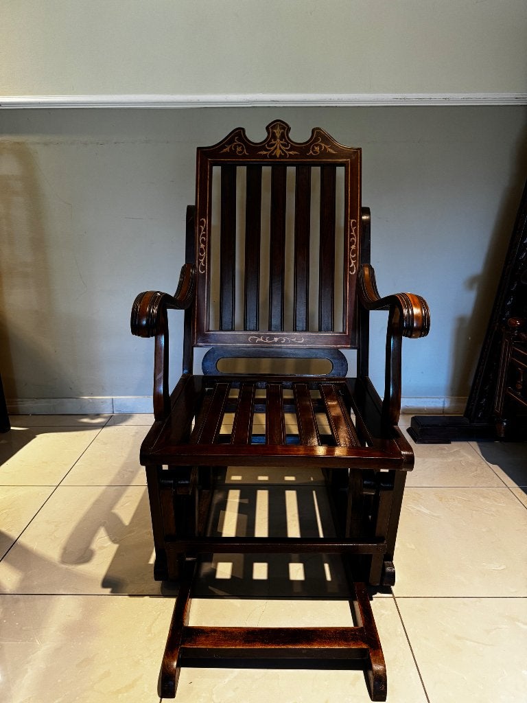 Fauteuil à bascule en bois massif, repose-pieds assorti, Enlèvement